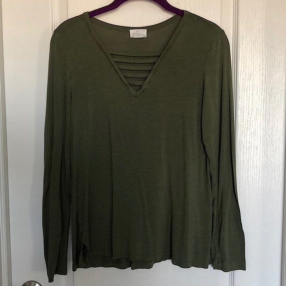 Glitz Tops - Green Long Sleeve.